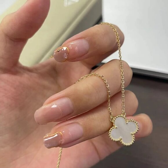 Authentic Van Cleef & Arpels 18K Yellow Gold Necklace - Picture 4 of 5